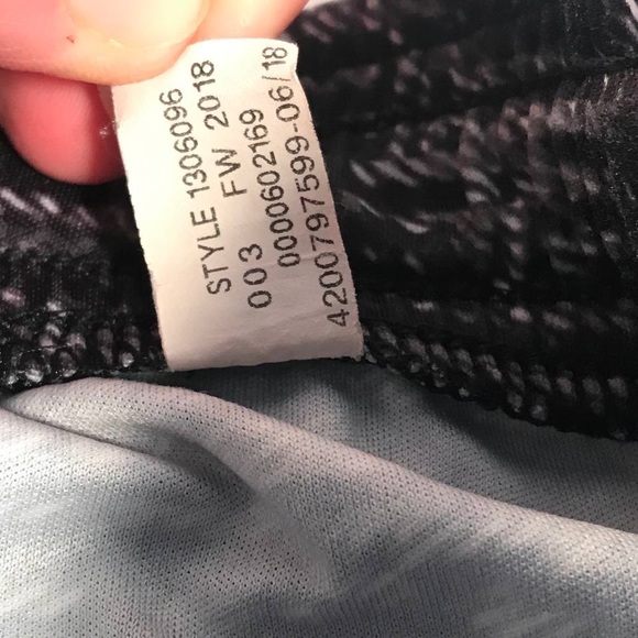 Kidsβ Under Armour Large Logo Graphic Patterned Shorts Size XL - Picture 5 of 7